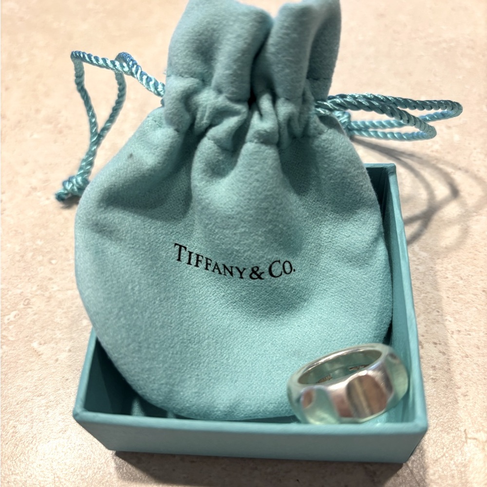 Tiffany & Co. Paloma Wedge Ring size 5.5 with signature pouch and logo box. 📦 👝